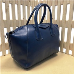 Элегантная вместительная сумка Gianni формата А4 из прочной натуральной кожи цвета темный индиго.
