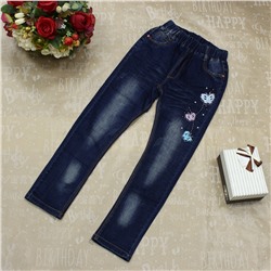 Рост 122-128 см. Модные джинсы для девочки Narcisse темно-синего цвета со стразами и аппликациями.