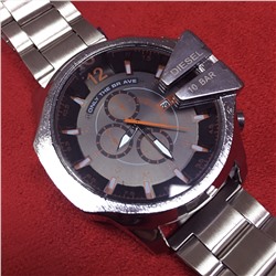 Брутальные мужские часы Chrome со стальным ремешком цвета серебра.