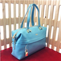 Модная сумка Allusion из высококачественной гладкой кожи небесно-голубого цвета.