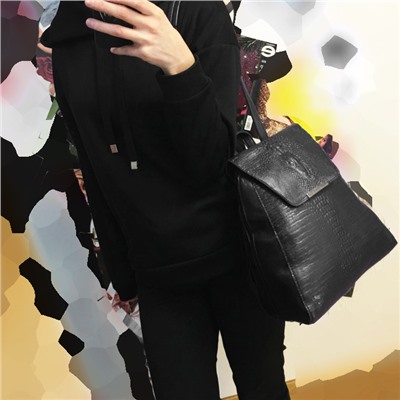 Стильный рюкзак-трансформер Pollys_Dream из эко-кожи под рептилию черного цвета.