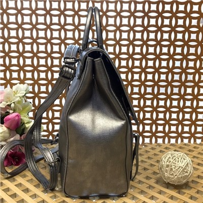 Cумка-рюкзак оверсайз Dan_Wei из эко-кожи серебристого цвета.