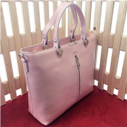 Классическая сумка Storyteller формата А4 из качественной натуральной кожи нежно-розового цвета.