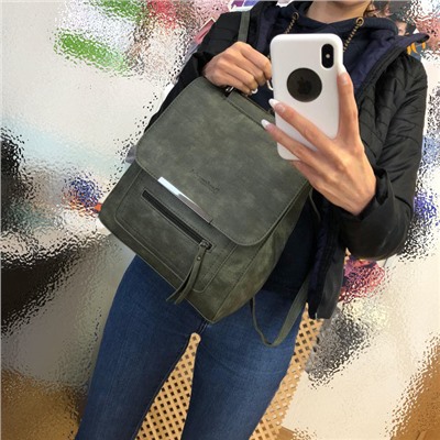 Cумка-рюкзак оверсайз Dan_Wei из эко-кожи светло-зелёного цвета.