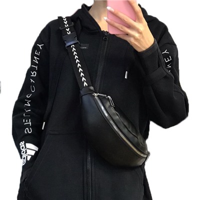 Поясная сумочка Mac_Stella из эко-кожи чёрного цвета.