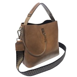 Стильная сумочка Weliz с широким ремнем через плечо из глянцевой эко-кожи карамельного цвета.