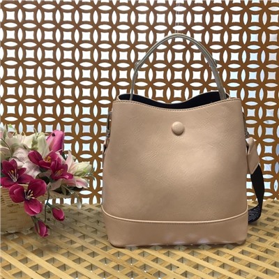 Классическая сумочка Charleez с широким ремнем через плечо из качественной эко-кожи бледно-розового цвета. 1