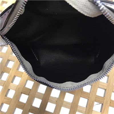 Поясная сумочка Blind из эко-кожи чёрного цвета.
