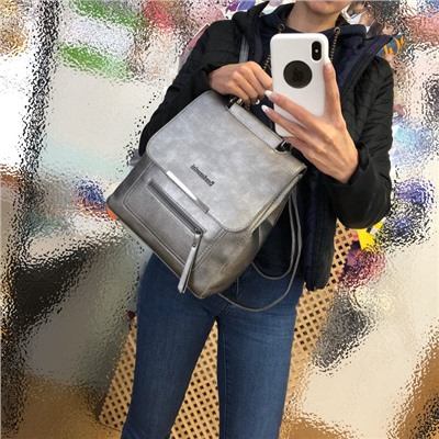 Cумка-рюкзак оверсайз Dan_Wei из эко-кожи серебристого цвета.